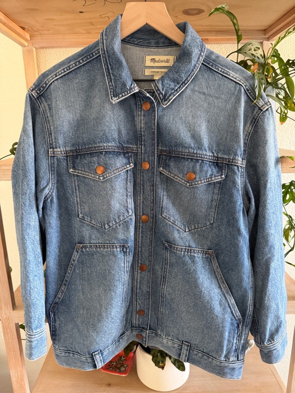 Madewell Oversized Trucker Denim Jacket - Women - Picture 5 of 6